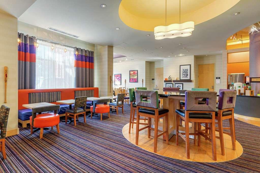 Hampton Inn Baltimore-Downtown-Convention Center Interior photo